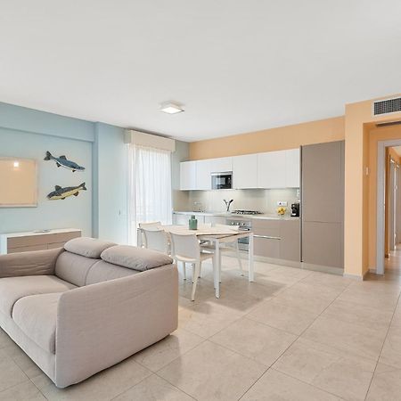 Levante Appartamento Di Pregio, Terrazza E Vista Panoramica Sul Mare E La Citta Viareggio Exteriör bild
