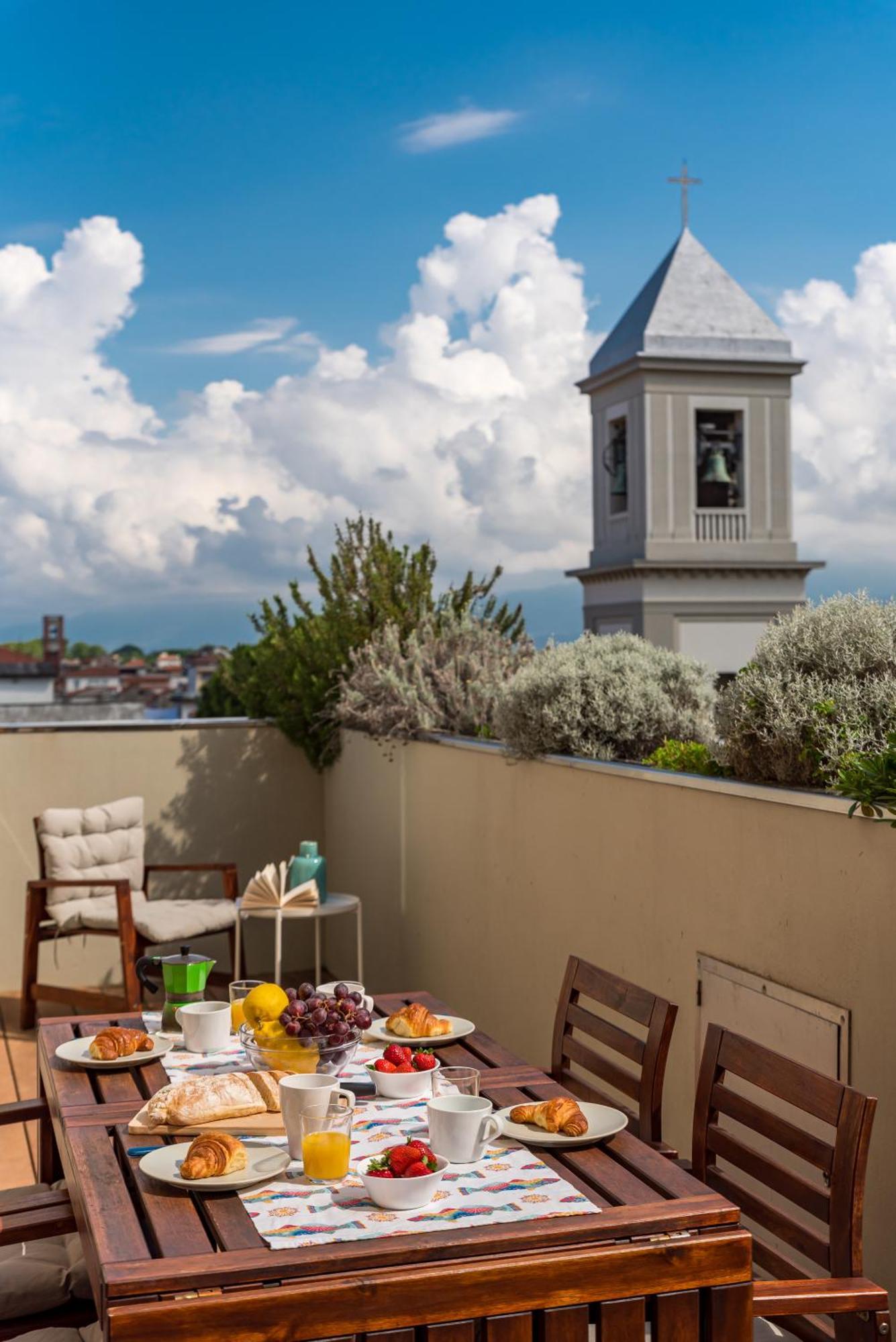 Levante Appartamento Di Pregio, Terrazza E Vista Panoramica Sul Mare E La Citta Viareggio Exteriör bild