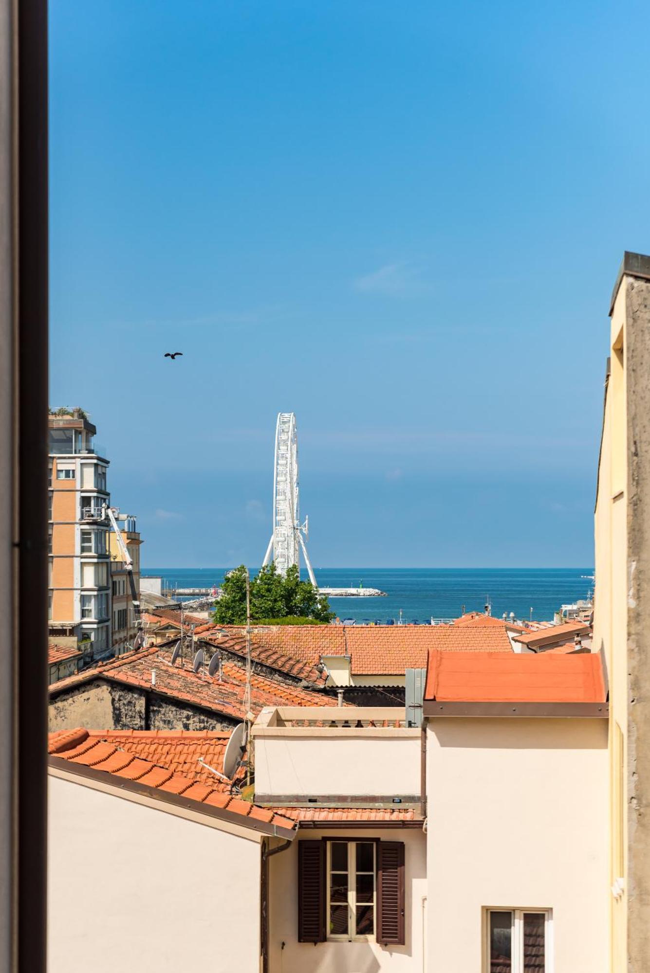 Levante Appartamento Di Pregio, Terrazza E Vista Panoramica Sul Mare E La Citta Viareggio Exteriör bild
